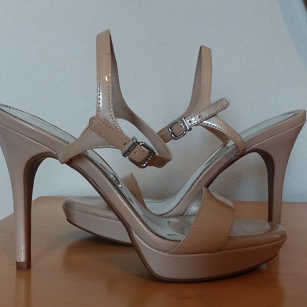 Gianni Bini Platinum Collection Dainty ankle strap heels size 6.5M in cream